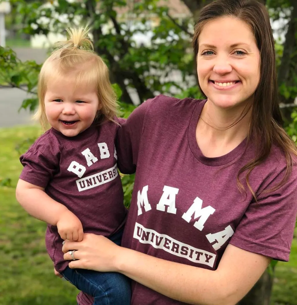 MAMA UNIVERSITY - Unisex Tee